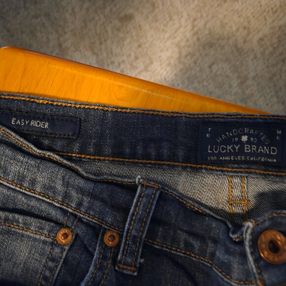 ✨ Lucky Brand Easy Rider Jeans — Effortlessly Cool & Super Flattering! ✨ - Picture 3 of 3